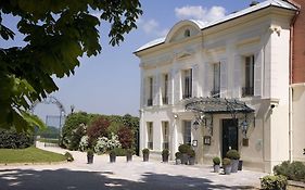 Pavillon Henri IV Hotel Restaurant Gastronomique Terrasse
